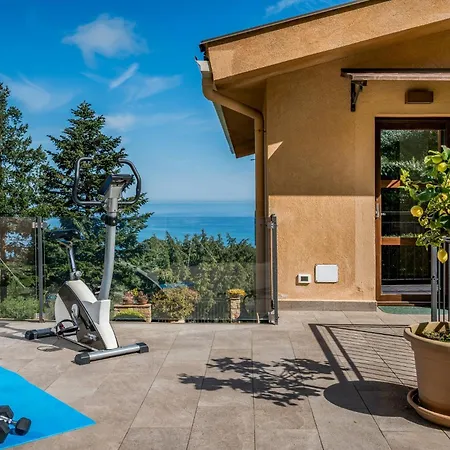 Provenza 12&4, Emma 빌라 *