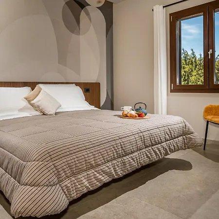 Villa Provenza 12&4, Emma Cefalù